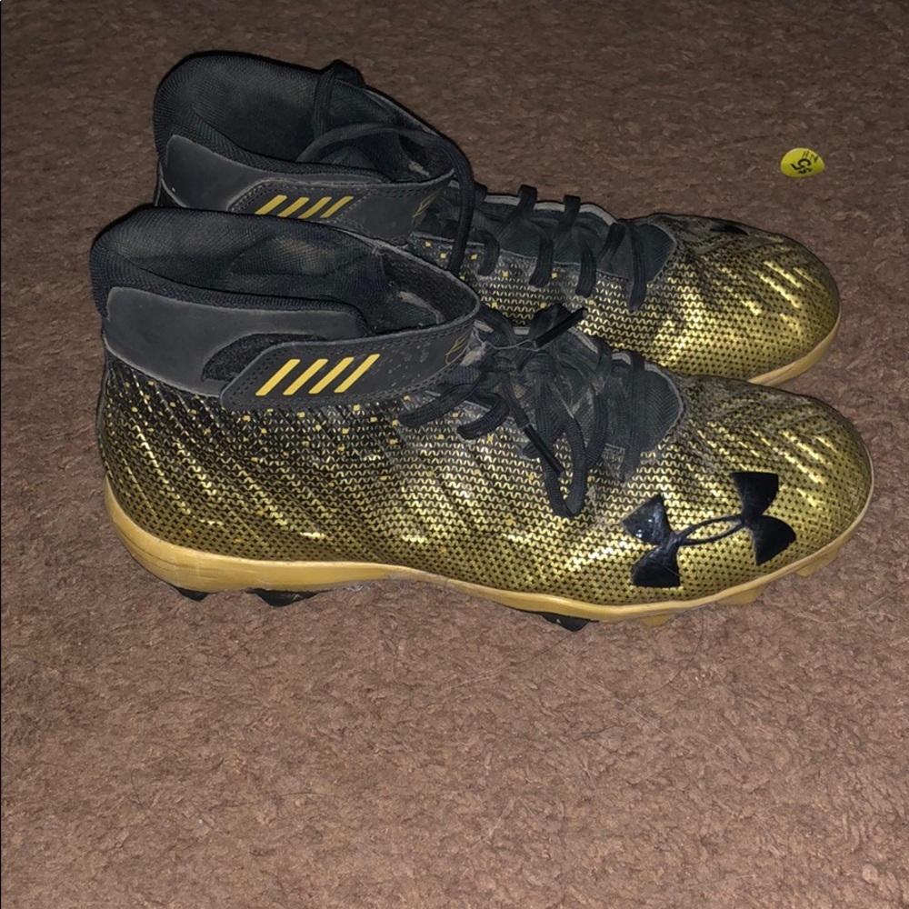 Boys UA baseball cleats